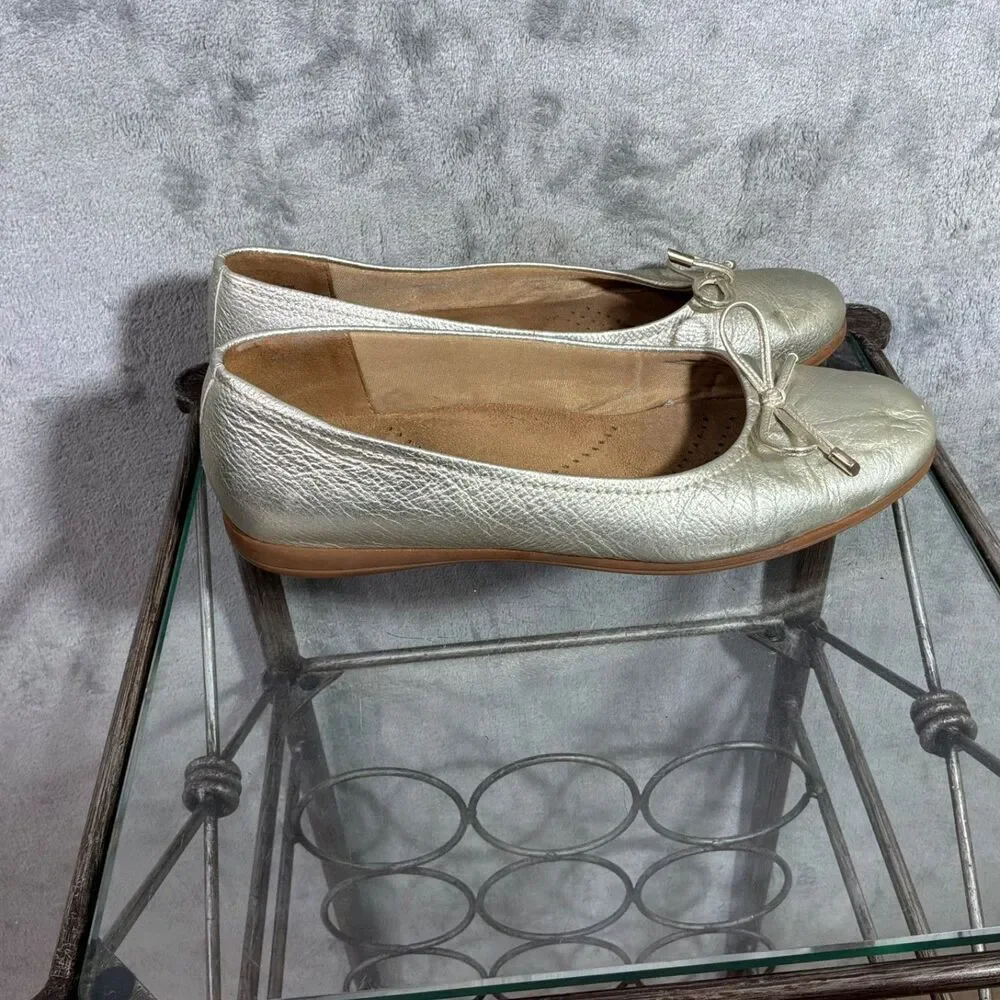 Trotters Dellis Comfort shoes women’s size 11 Flat Loafer Bow Metallic gold